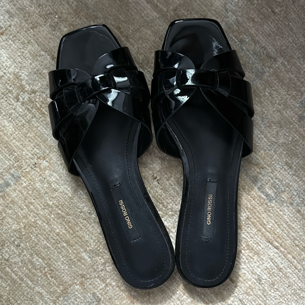 Gino Rossi patent sandals in black